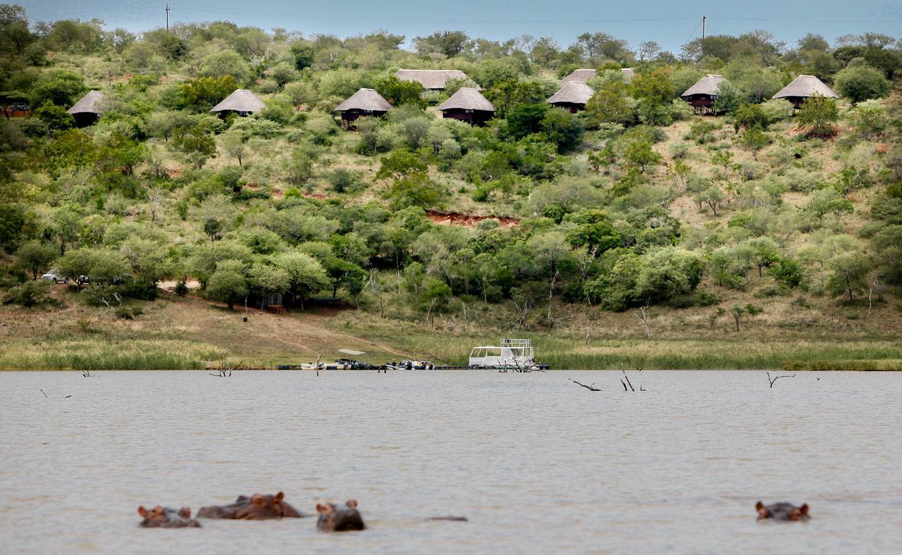 Nkwazi Lake Lodge Понгола Экстерьер фото